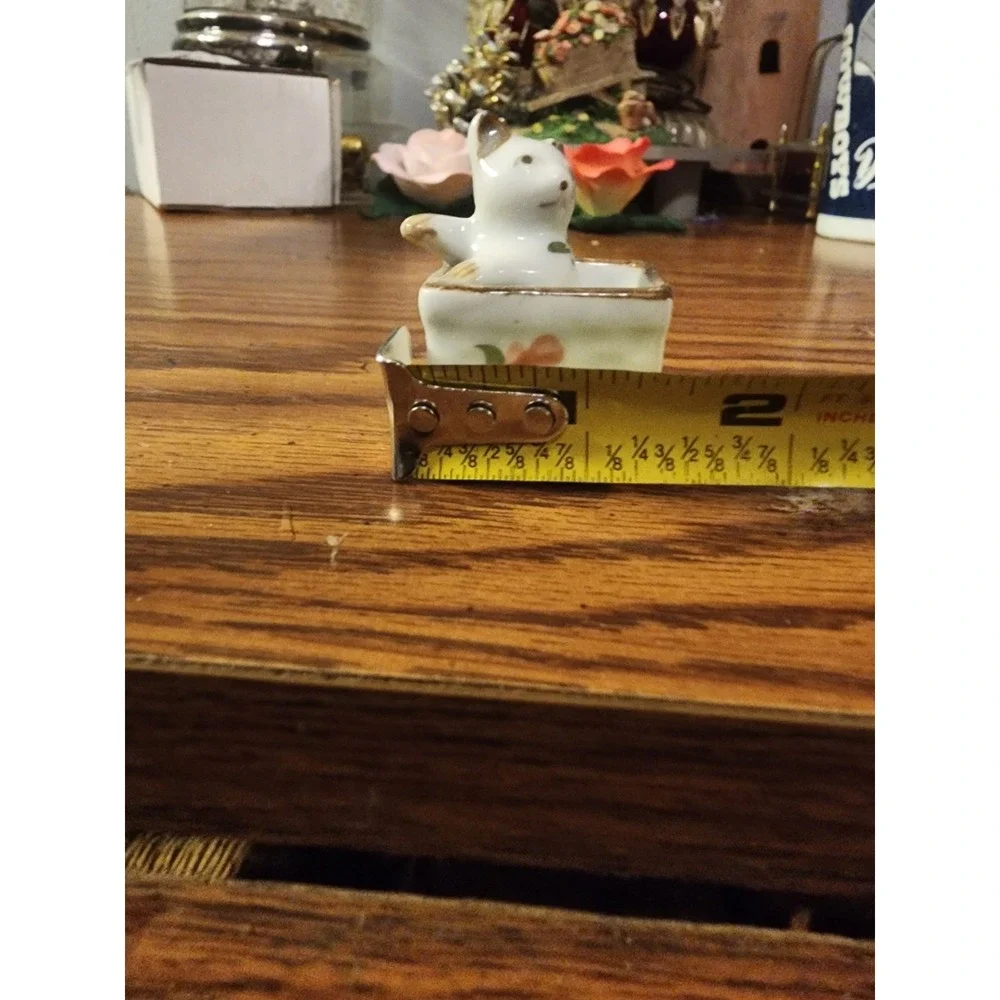 Vintage Porcelain‎ Miniature Handcrafted Kitten Cat In Floral Basket Trinket